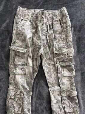 Hollister NWOT men’s small camo pants